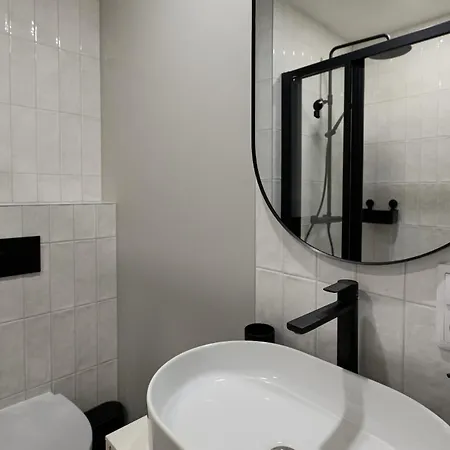 Small Well-equipped Apartment *